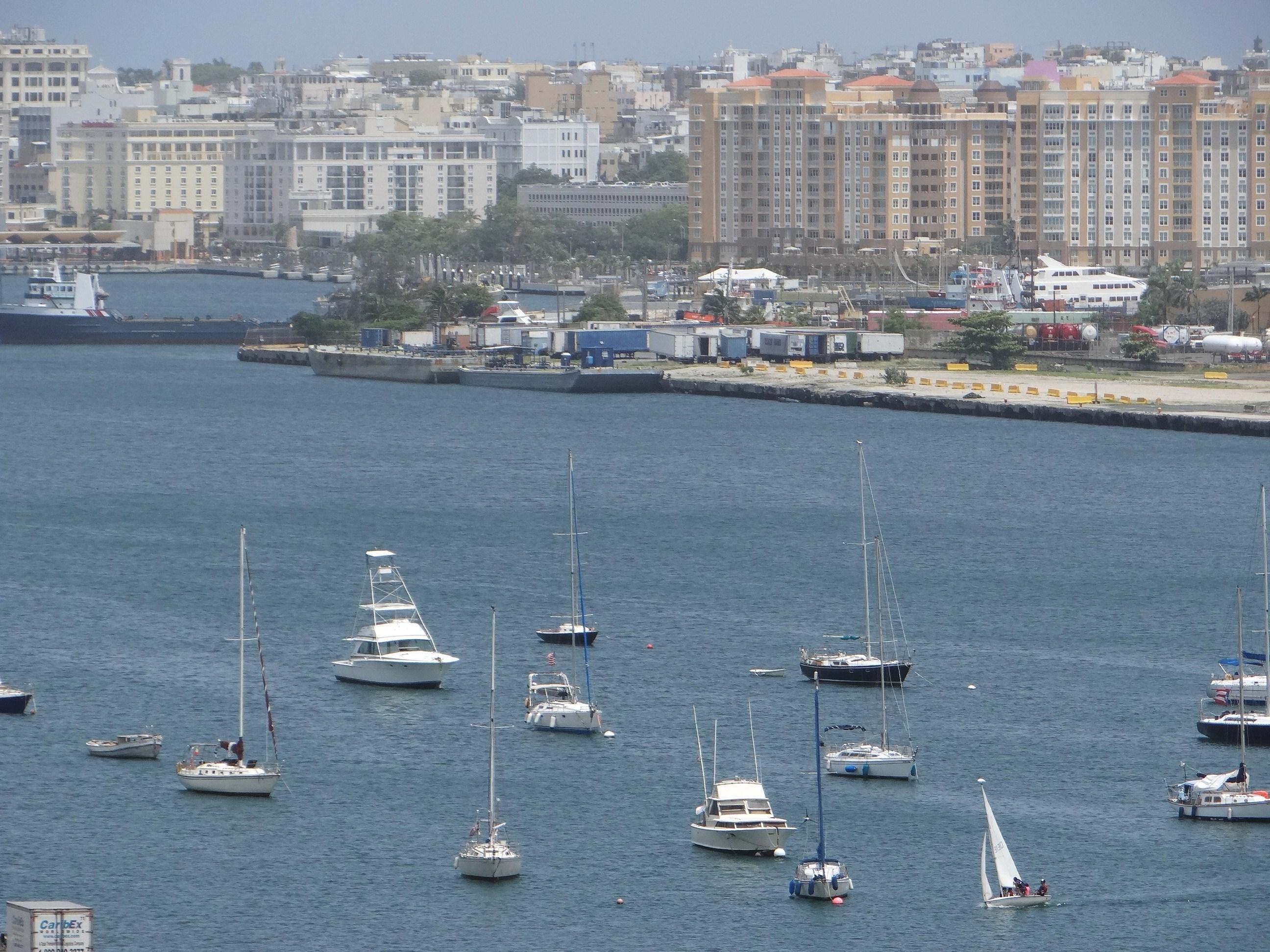 Vista desde la azotea del Edificio del Departamento de Justicia - San Juan (Miramar) - 2013 00037